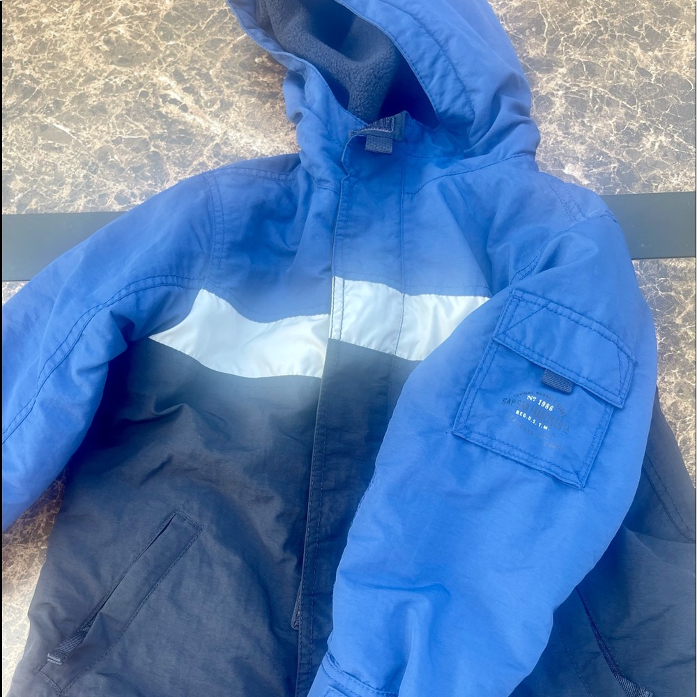 GAP kids jacket size size small 6-7